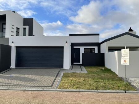 3 Bedroom House in Sandown