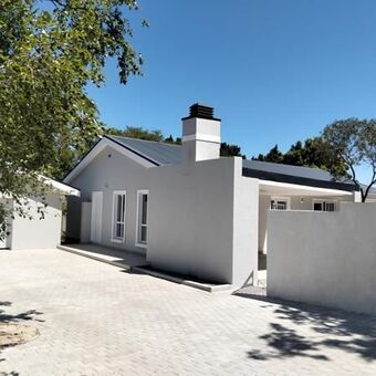 4 Bedroom House in Onder Papegaaiberg