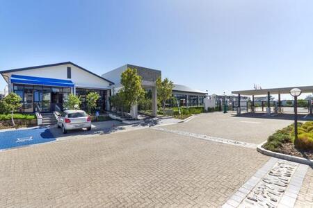 1 Bedroom Apartment in Somerset West Central