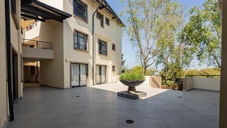2 Bedroom Apartment in Somerset West Central