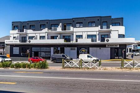 2 Bedroom Apartment in Somerset West Central