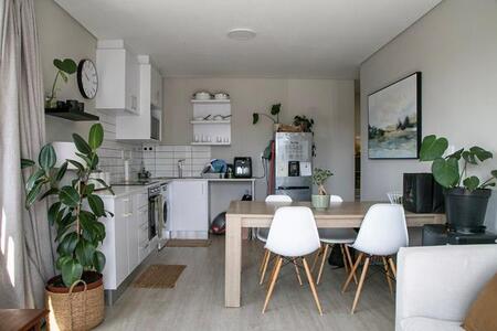 1 Bedroom Apartment in Somerset West Central