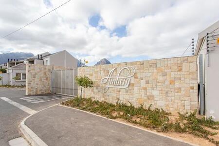 2 Bedroom Apartment in Paarl