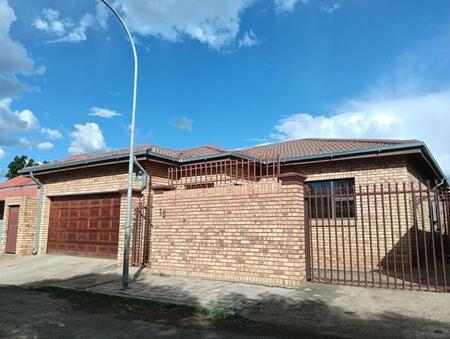 3 Bedroom House in Utility