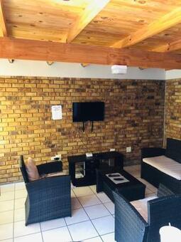3 Bedroom Apartment in Sonheuwel