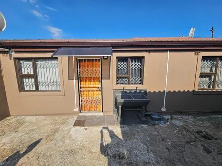 1 Bedroom Apartment in Trenance Manor