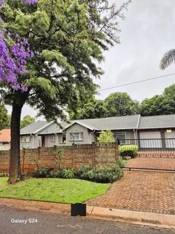 4 Bedroom House in Roodekrans