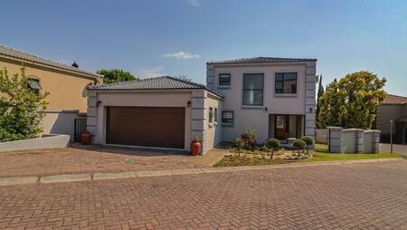 3 Bedroom House in Featherbrooke Estate