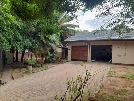 4 Bedroom House in Waterkloof Ridge