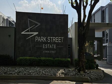 3 Bedroom apartment to rent in Oaklands, Johannesburg