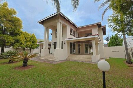 5 Bedroom House in Waterkloof Ridge