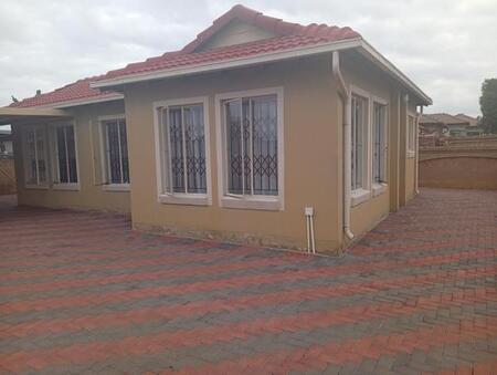 3 Bedroom House in Nellmapius