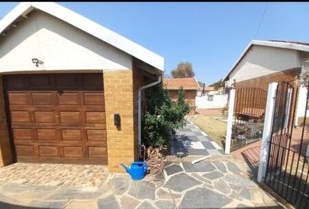 1 Bedroom Garden Cottage in Blairgowrie