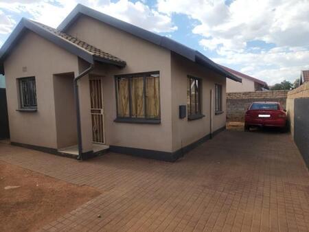 2 Bedroom House in Naturena