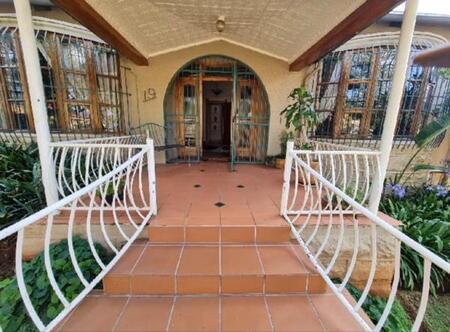 3 Bedroom House in Kensington