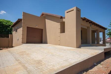 2 Bedroom House in Heidelberg Central