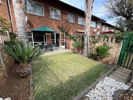 2.5 Bedroom Duplex in Bedford Gardens