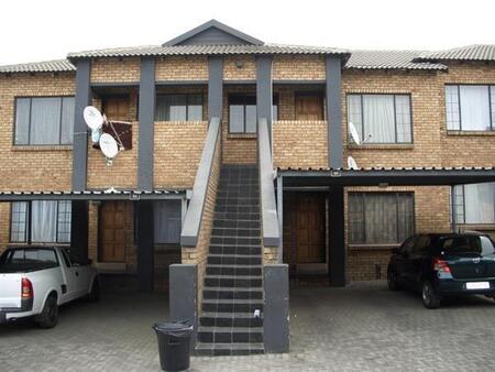 1 Bedroom Townhouse in Elspark