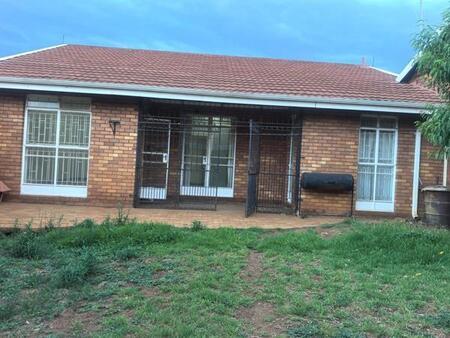 3 Bedroom Townhouse in Bronberrick