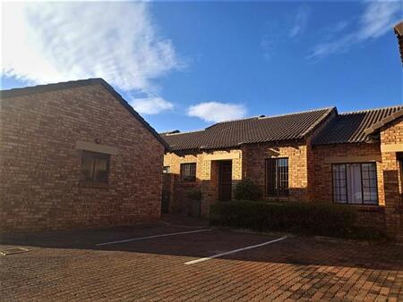2 Bedroom Simplex in Die Hoewes