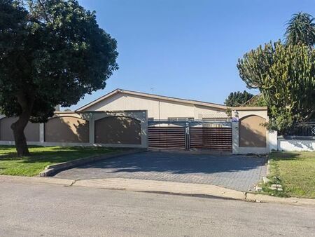 3 Bedroom House in Bluewater Bay