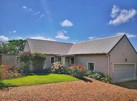 2 Bedroom House in Hoekwil