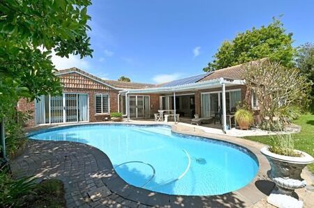 5 Bedroom House in Tokai