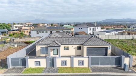 3 Bedroom House in Jakarandas