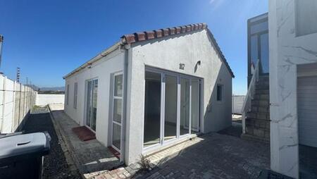 3 Bedroom House in Strandfontein