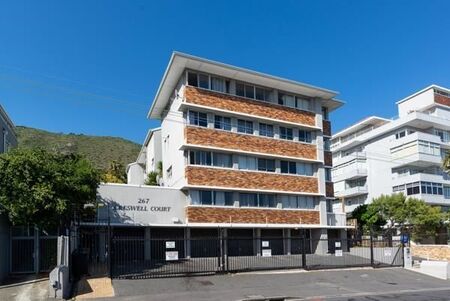2 Bedroom Flat in Sea Point