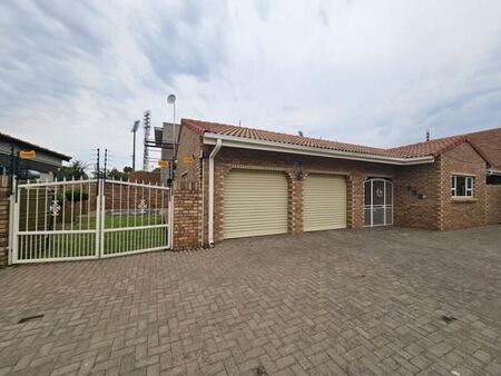 3 Bedroom House in Roylglen Gardens