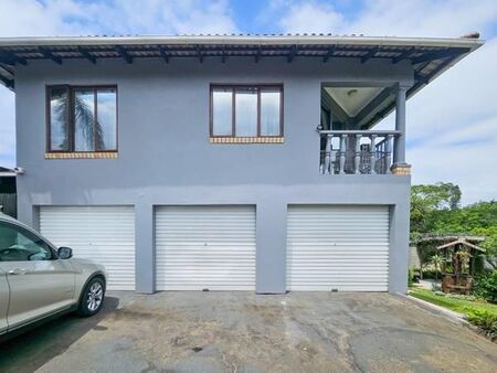 2 Bedroom Apartment in Amanzimtoti
