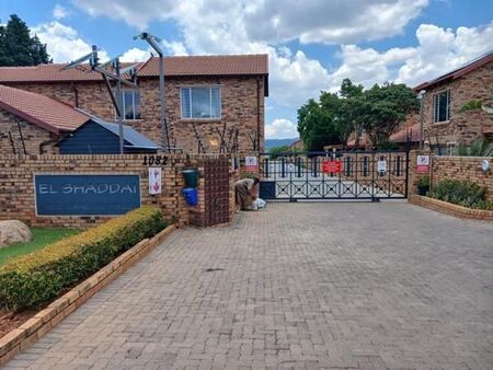 3 Bedroom Townhouse in Weltevreden Park