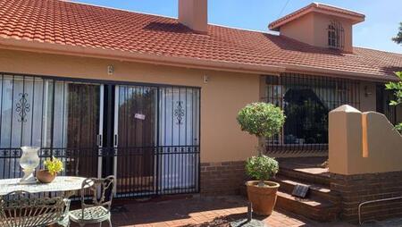 6 Bedroom House in Wilro Park