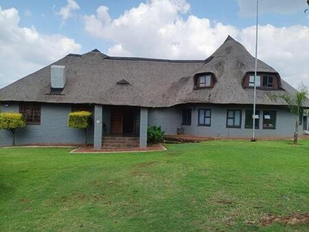 6 Bedroom House in Protea Ridge