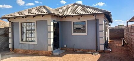 3 Bedroom house to rent in Mohlakeng, Randfontein