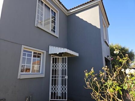 3 Bedroom Townhouse in Grobler Park