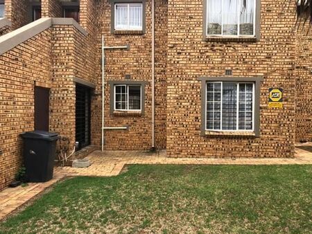 2 Bedroom Apartment in Roodepoort Central