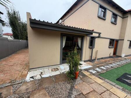 1 Bedroom Flat in Silver Lakes Golf Estate