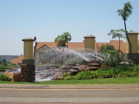 2 Bedroom Apartment in Mooikloof Ridge