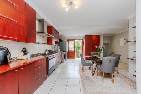 3 Bedroom Townhouse in Bryanston