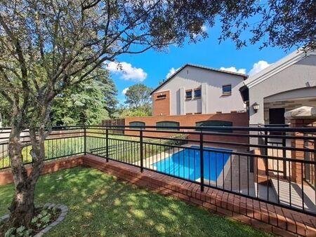 2 Bedroom Flat in Bryanston