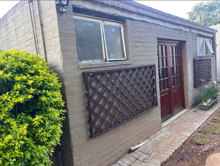 0.5 Bedroom House in Robindale