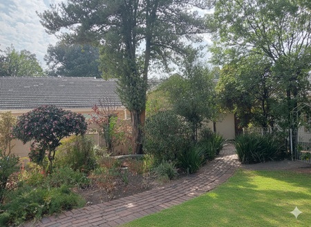 4 Bedroom House in Kensington B