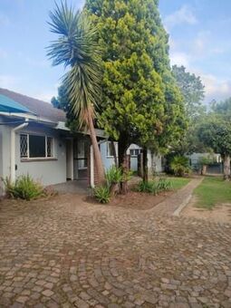 3 Bedroom House in Kensington B