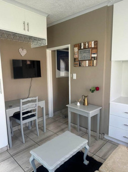 0.5 Bedroom House in Ferndale