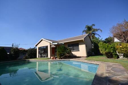 1 Bedroom House in Robertsham