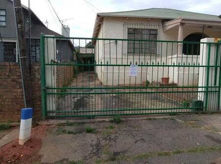 3 Bedroom House in Kensington