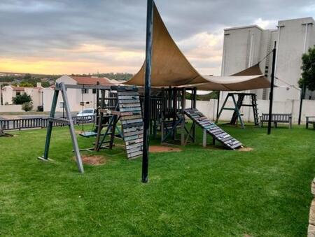 2 Bedroom Apartment in Fourways