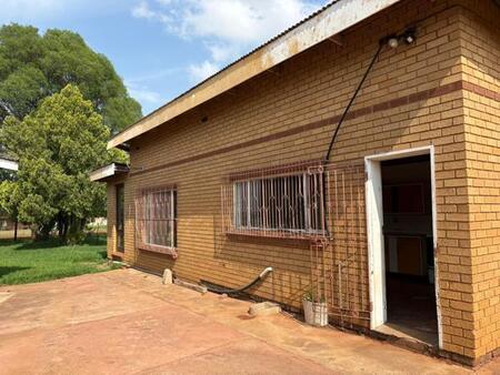 2 Bedroom Flat in Vanderbijlpark Central